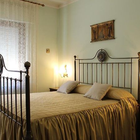 Bed and Breakfast Tres Chic Чивитанова-Марке Экстерьер фото