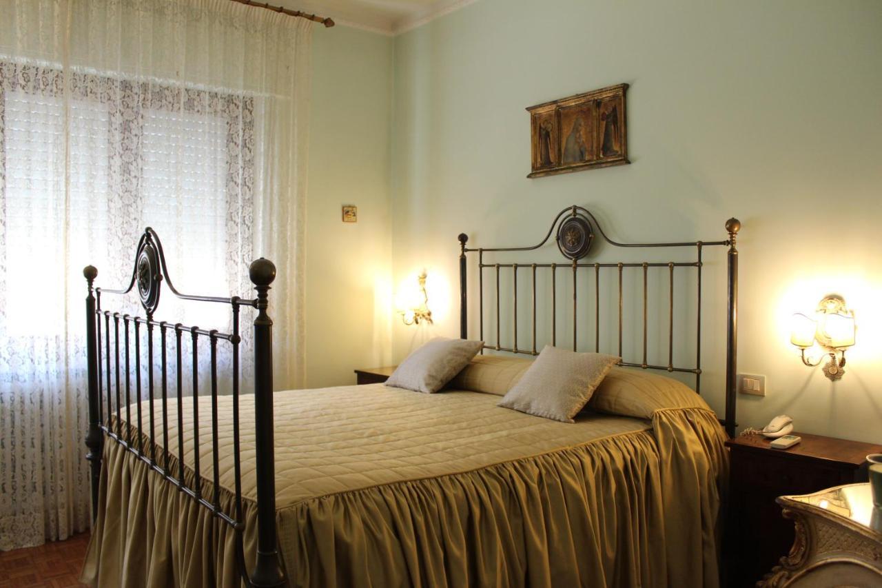 Bed and Breakfast Tres Chic Чивитанова-Марке Экстерьер фото