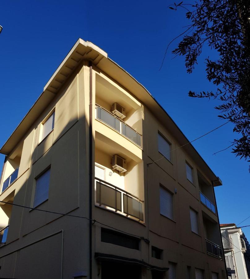 Bed and Breakfast Tres Chic Чивитанова-Марке Экстерьер фото