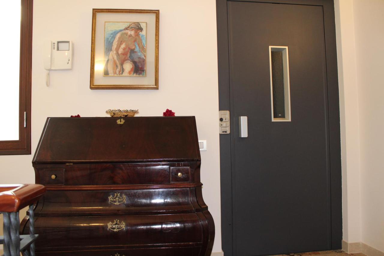 Bed and Breakfast Tres Chic Чивитанова-Марке Экстерьер фото