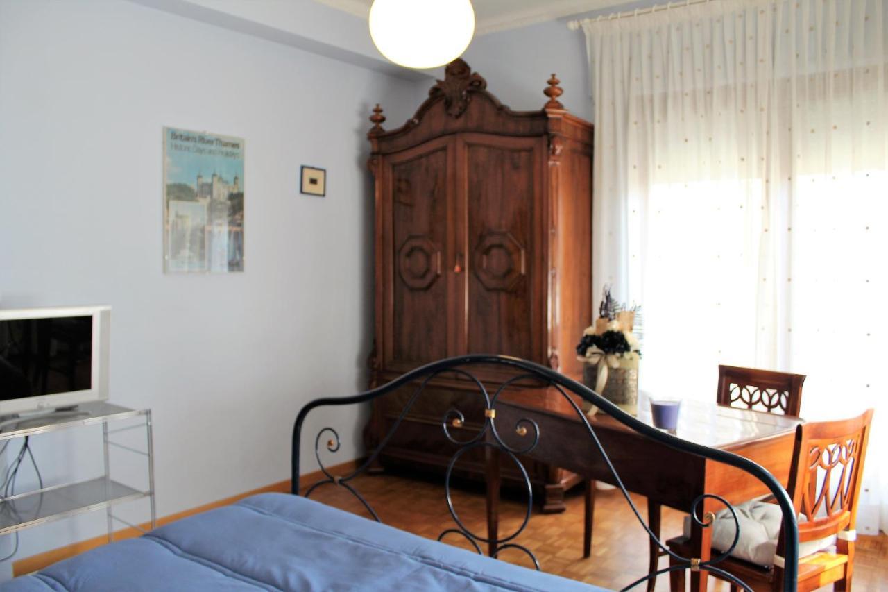 Bed and Breakfast Tres Chic Чивитанова-Марке Экстерьер фото