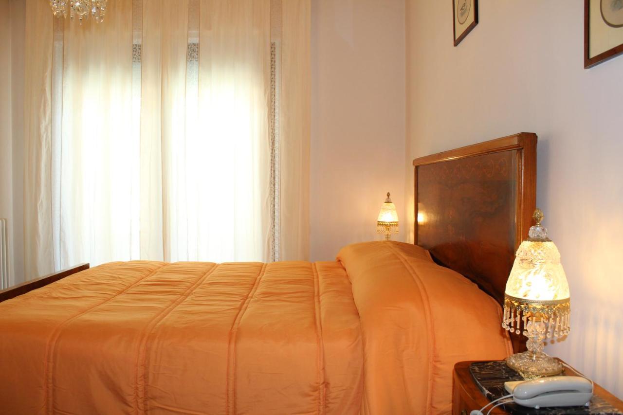 Bed and Breakfast Tres Chic Чивитанова-Марке Экстерьер фото
