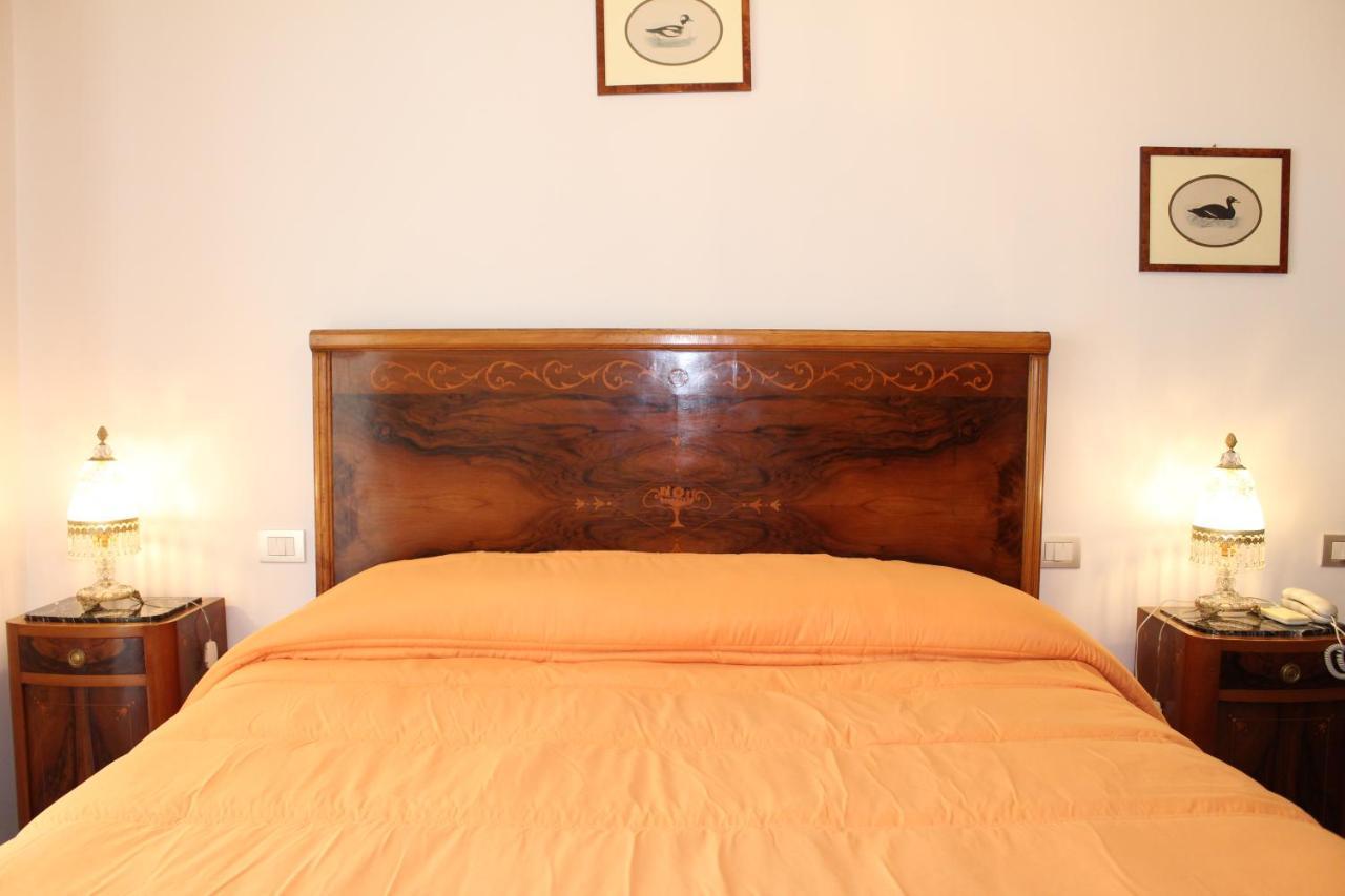 Bed and Breakfast Tres Chic Чивитанова-Марке Экстерьер фото
