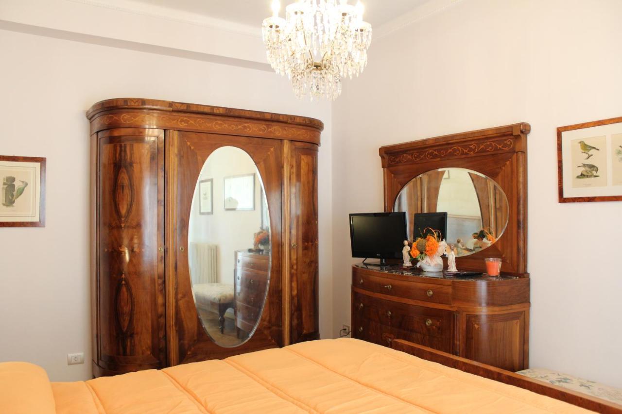 Bed and Breakfast Tres Chic Чивитанова-Марке Экстерьер фото
