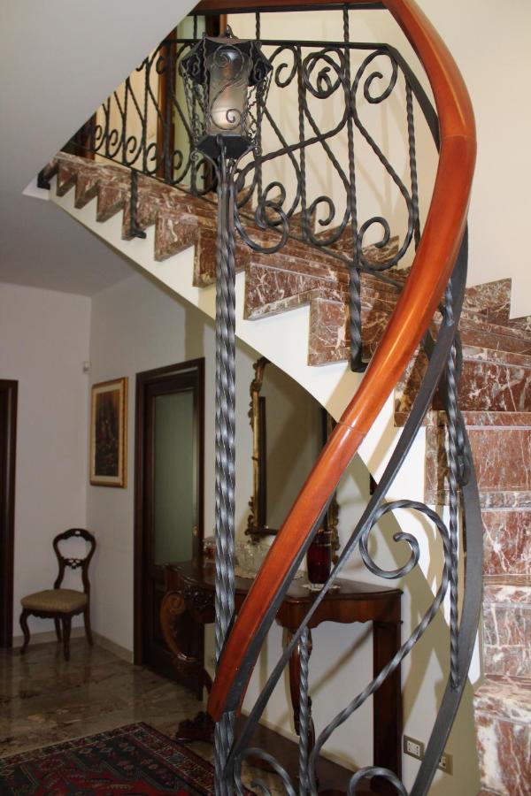 Bed and Breakfast Tres Chic Чивитанова-Марке Экстерьер фото