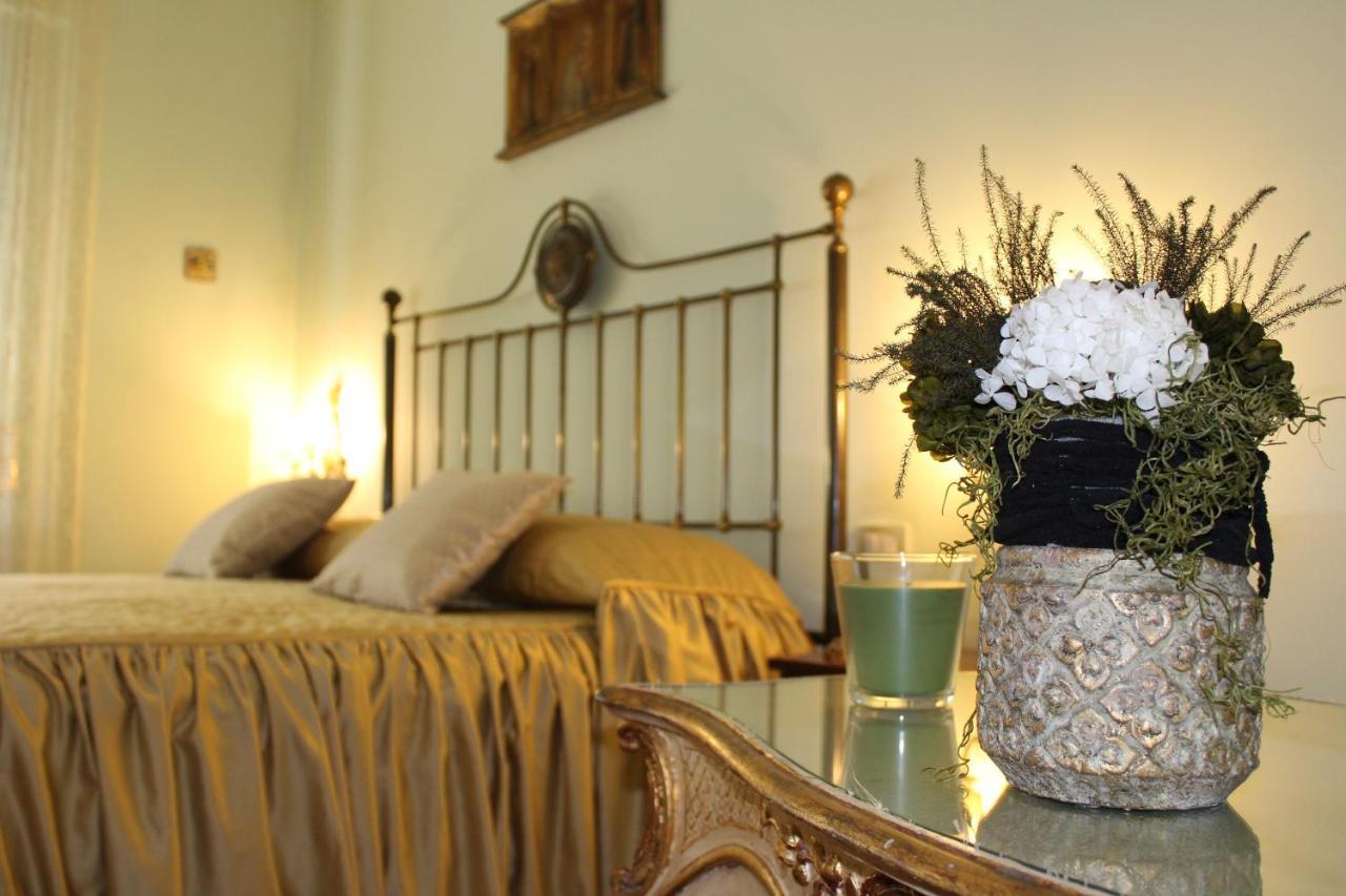 Bed and Breakfast Tres Chic Чивитанова-Марке Экстерьер фото