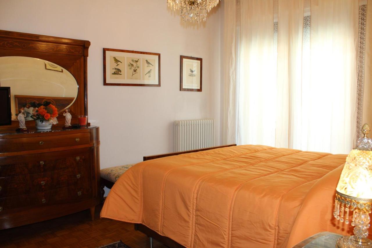 Bed and Breakfast Tres Chic Чивитанова-Марке Экстерьер фото