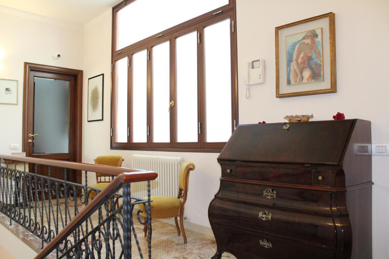 Bed and Breakfast Tres Chic Чивитанова-Марке Экстерьер фото