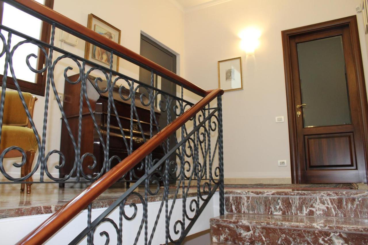 Bed and Breakfast Tres Chic Чивитанова-Марке Экстерьер фото