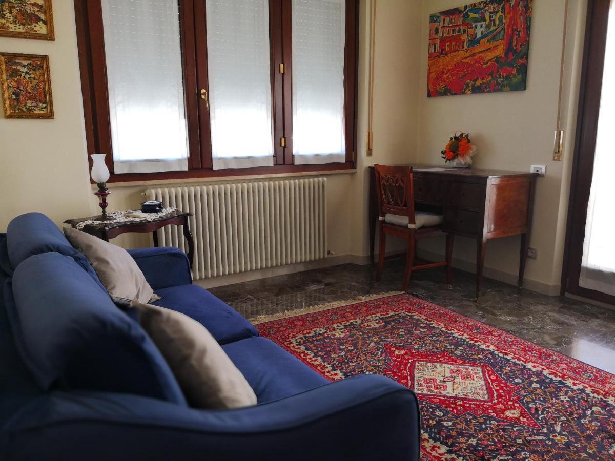 Bed and Breakfast Tres Chic Чивитанова-Марке Экстерьер фото